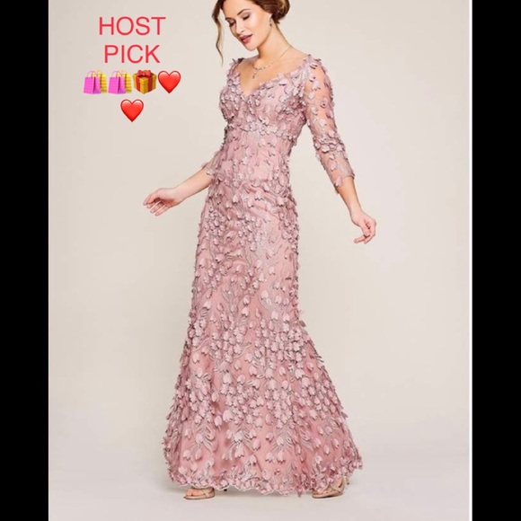 Carmen Marc Valvo Infusion Dresses & Skirts - NWT Carmen Marc Valvo Infusion Deep V Beck Dress HOST PICK 🛍🛍